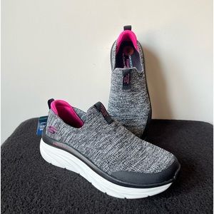 Skechers Women’s Relaxed Fit Air-Cooled Memory Foam Washable D’Lux Walker Shoes